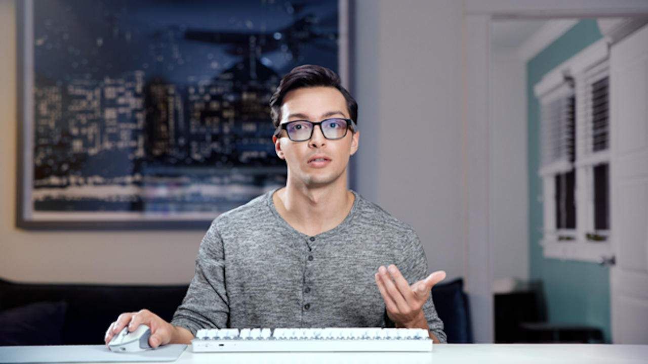 Razer Anzu Smart Eyeglasses is similar to an open-ear headset